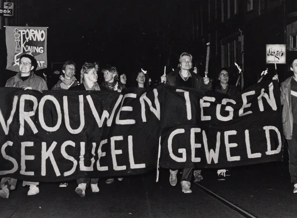 heksennacht-fakkeloptocht_19-mei-1983_fotograaf-evelien-polter_collectie-iav-atria_100008086.jpg