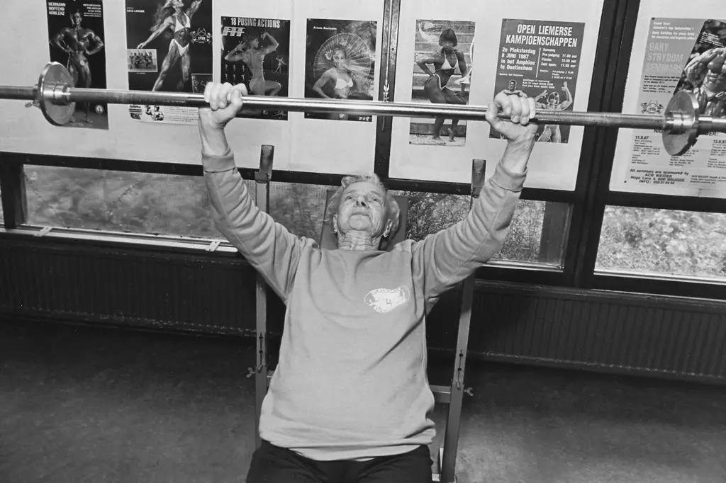 bodybuilding_mieke-schlaman_1988_collectie-iav-atria_100000287.jpg