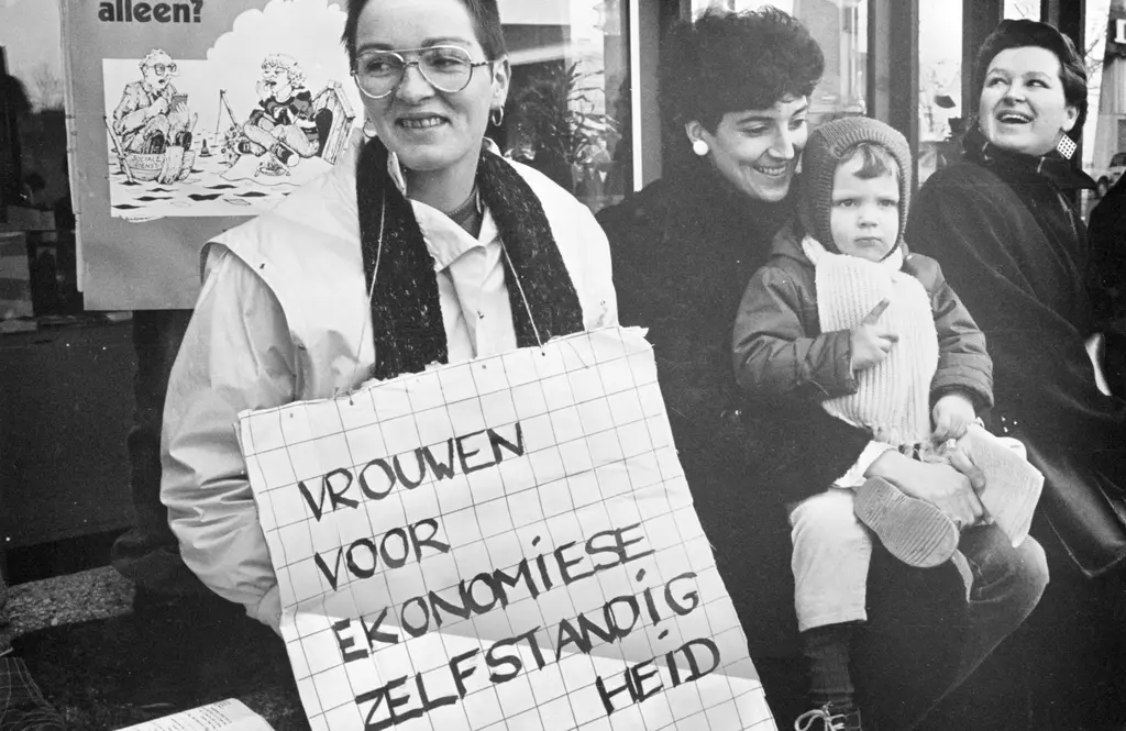 economische-zelfstandigheid_anne-vaillant_1984_collectie-iav-atria_f57099.jpg